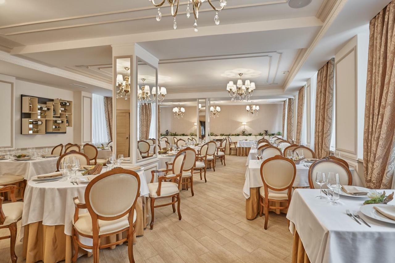 Honour And Grace Hotel 亚希莫夫 外观 照片