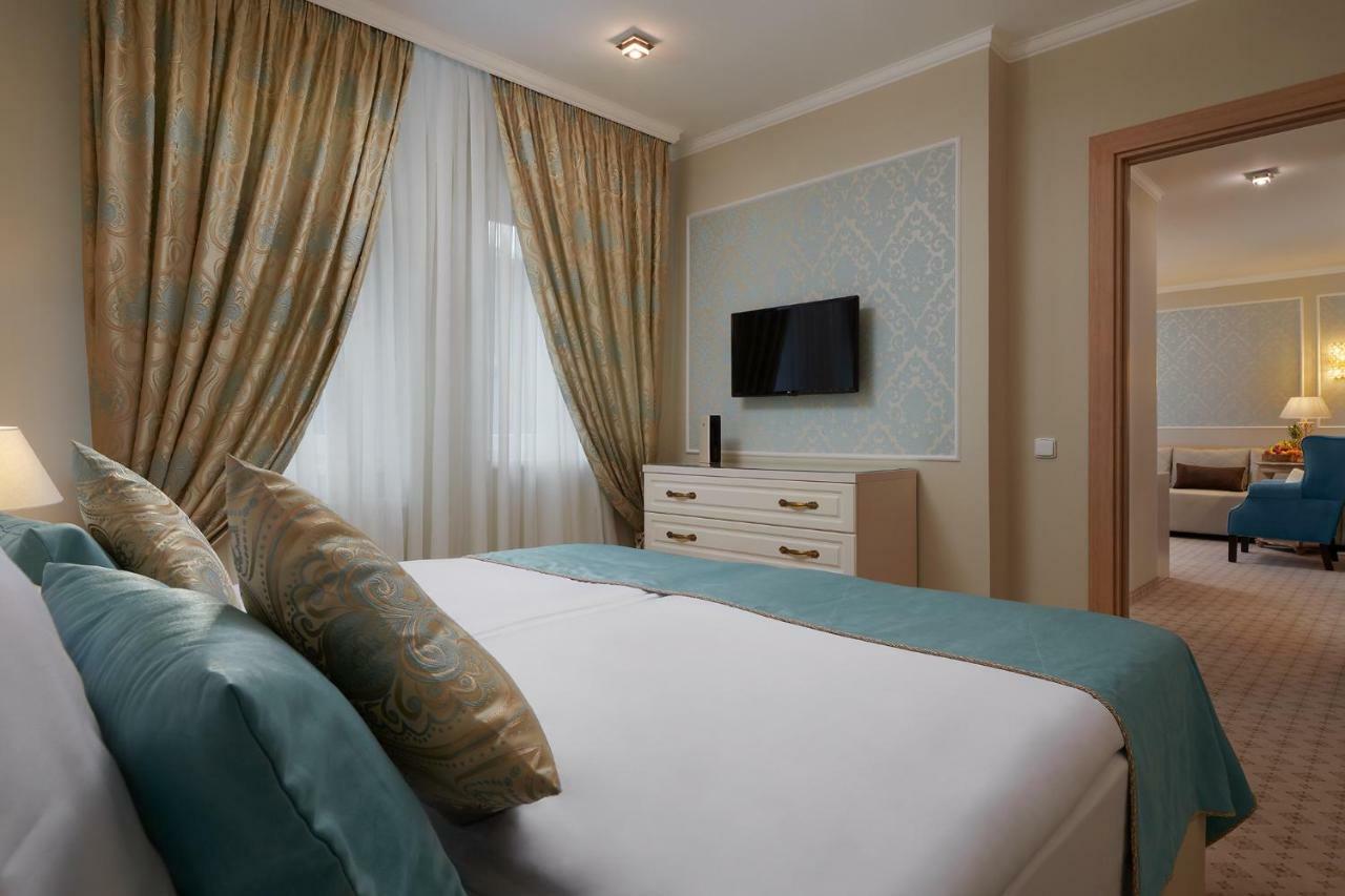 Honour And Grace Hotel 亚希莫夫 外观 照片